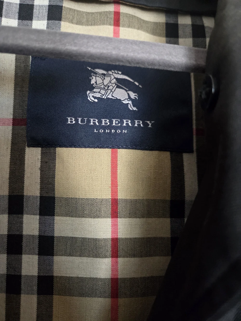 Classic Burberry Black Trench Coat - Picture 2 of 7